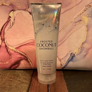 New BATH & BODY WORKS frosted coconut snowball body cream.